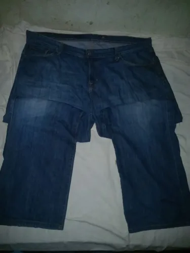 Vendo uma calça jeans tamanho especial 56 a diante ok(20 reais)