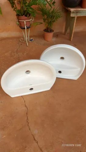 2 cubas de banheiro Precon- louça branca