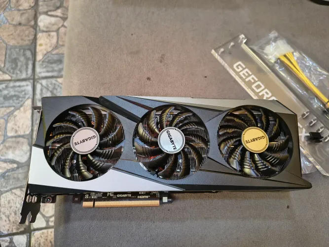 Radeon RX 7600 Gigabyte OC Triple Fan NOVA