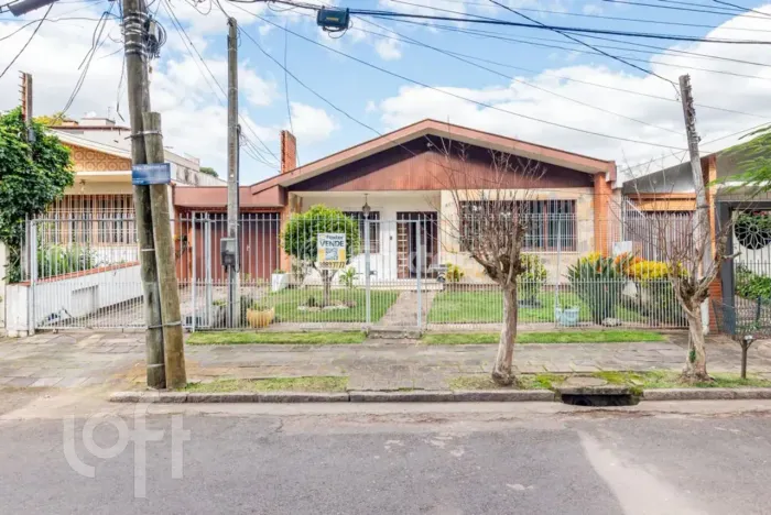 Casa à venda em Vila Ipiranga com 290 m², 3 quartos, 1 suíte, 3 vagas