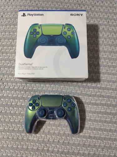 Dualsense PS5 verde Chroma teal com capa protetora