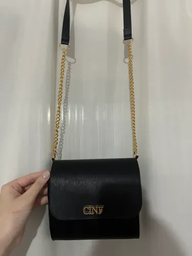 Bolsa preta espaçosa