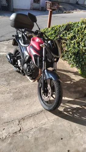 Moto fazer 250 muito conservada nunca caiu freios abs moto muito boa