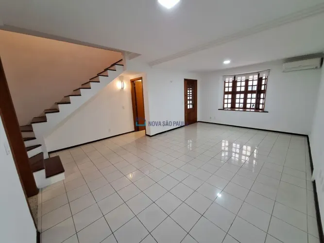Casa de Vila para Venda em Planalto Paulista. 3 quartos, 4 banheiros, 2 vagas.