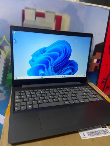 Notebook Lenovo com 1 ano de garantia