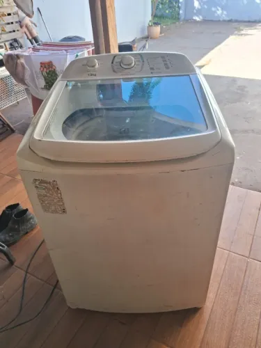MAQUINA DE LAVAR ROUPAS ELECTROLUX 13KG. FUNCIONANDO TUDO.