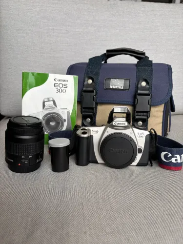 Canon EOS 300 - Rebel 2000 com lente objetiva