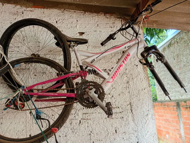 Bicicleta  tem coisas pra arruma