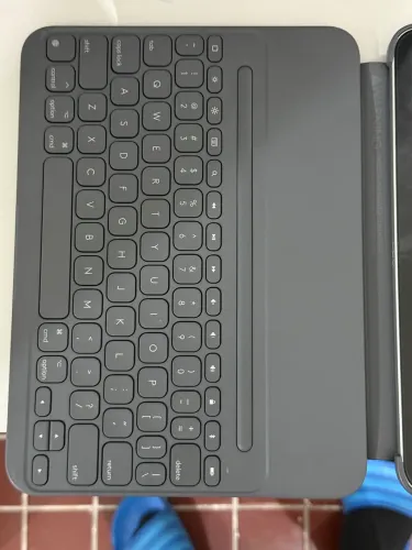Capa teclado Logitech para iPad