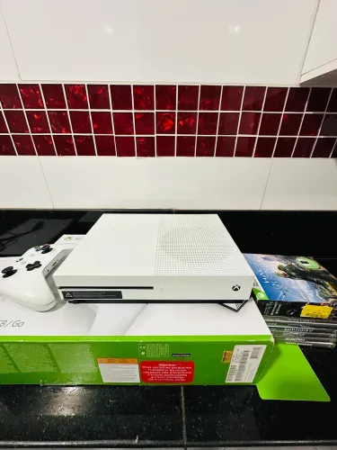 XBOX ONE S - 500 GB ( NOVÍSSIMO)