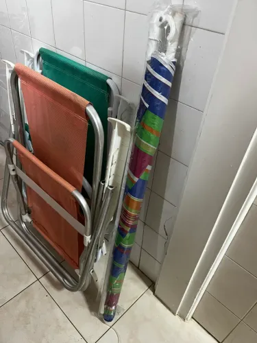 Cadeira de praia, guarda sol e cooler. Kit praia.