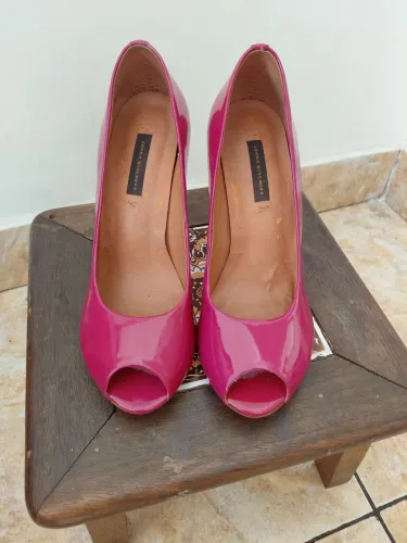 Sapato usado uma única vez 