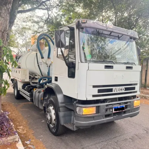 Iveco Eurocargo 170e22 - Limpa fossa Combinado Jato/Vácuo