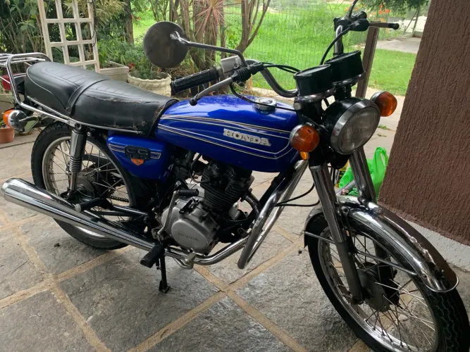 Cg 125 1979 com 44.000km originais.