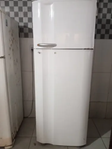 Vendo geladeira usada com defeito não está gelando
