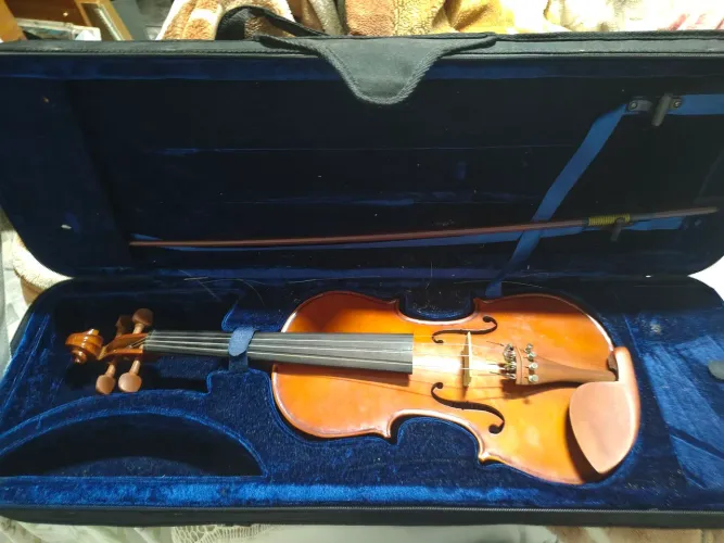 Violino Eagle 4/4 sem o arco