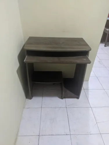 Mesa de computador pequena