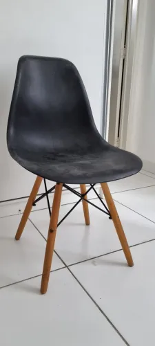 Cadeira Eiffel Pés De Madeira Eames Dsw Preta