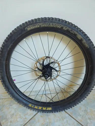 Roda traseira AlexRims SupraFrx Aro 26 + Pneu MAXXIS HIGH HOLLER II + Cubo ARC MT010CB