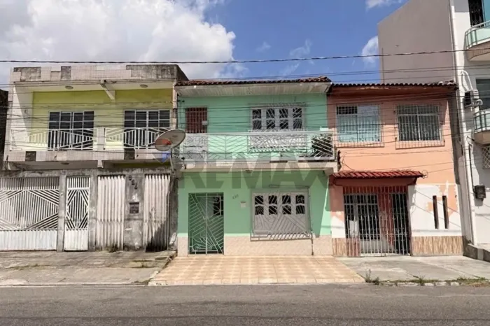 Casa Reformada para Alugar na Cidade Velha, Belém 3 Quartos e 96 m²