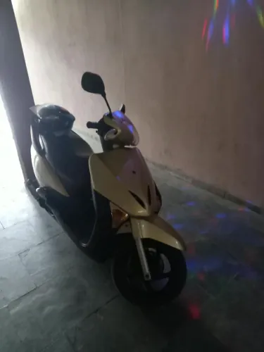 Honda lead... Preço bom.. Econômica e barata