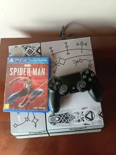 Ps4 Usado com 2 controles e jogo junto