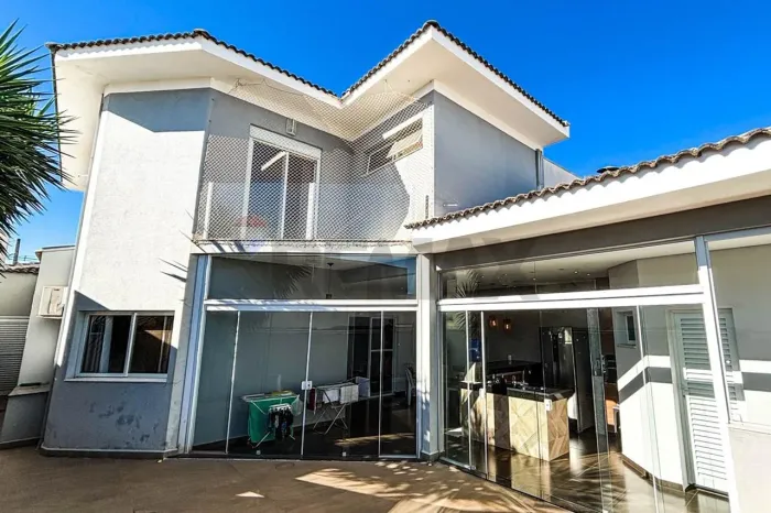 Casa com 3 dormitórios, sendo 3 suítes e com áerea Gourmet integrada no Condomínio Reserva
