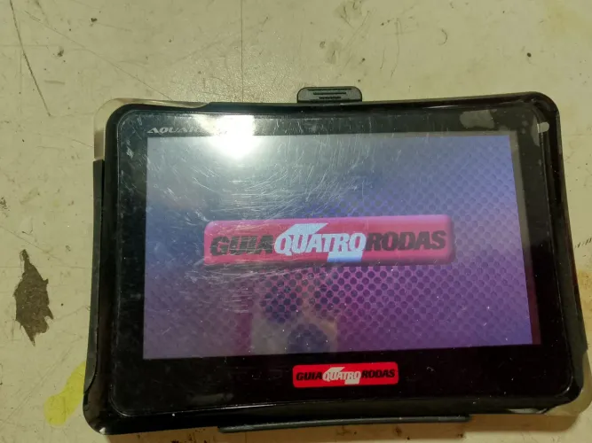GPS semi novo.