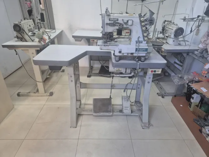 Máquina industrial Galoneira Siruba