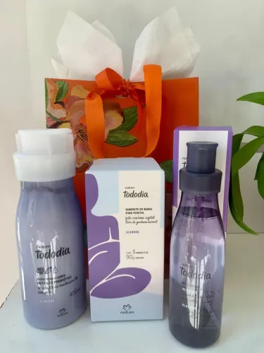 Kit Natura todo dia algodão hidratante+ caixa de sabonete+ Body Splash
