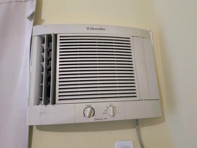 Ar-Condicionado de Janela Electrolux 7500 BTUs Mecânico - Gelando Muito