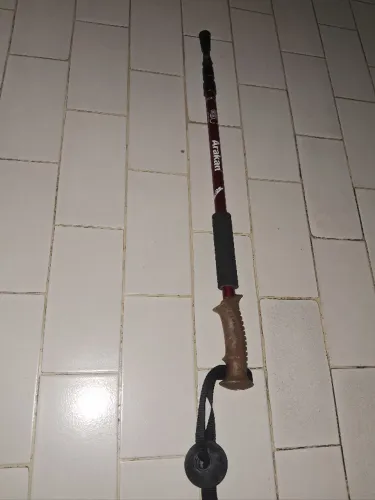 Bastão de caminhada Arakan, perfeito para suas aventuras ao ar livre! Leve, resistente ___
