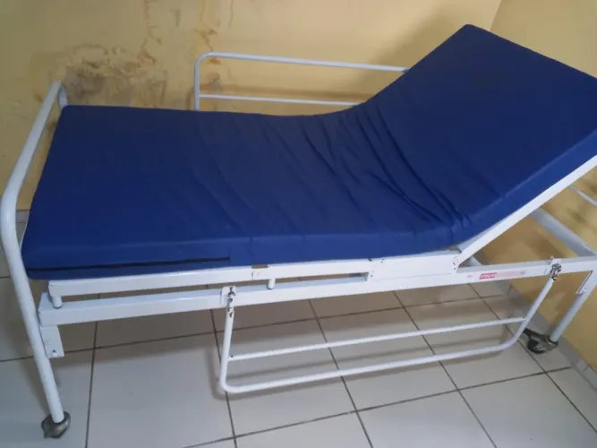 Vendo cama hospitalar estado de nova.