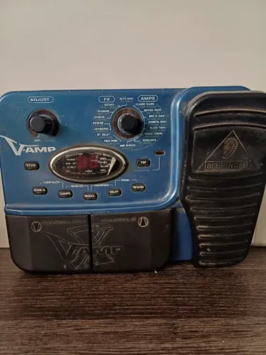 Pedaleira Behringer V-AMP com Pedal de Expressão 