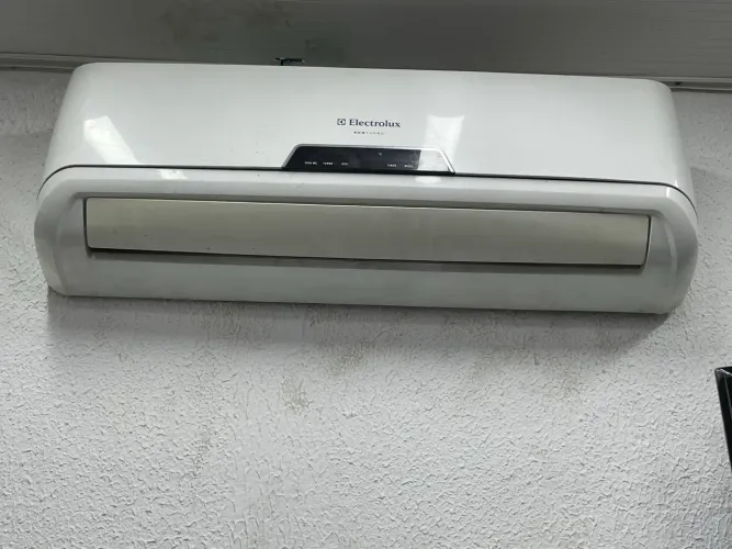 AR CONDICIONADO ELETROLUX NÃO É INVERTE 
