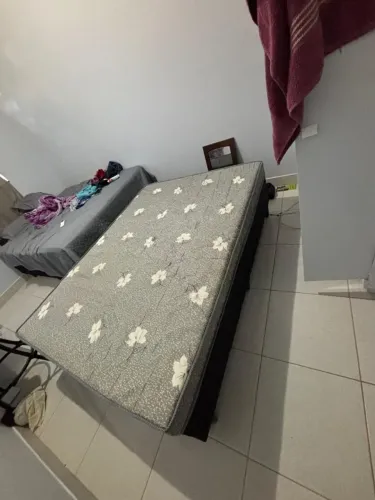 Vendo cama semi-nova
