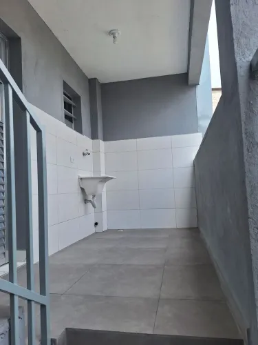 ALUGA-SE CASA NOVA, NUNCA USADA, REGIÃO DO CAMPO LIMPO, 2KM ESTAÇÃO CAMPO LIMPO 