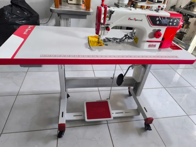 Máquina de costura reta Nova