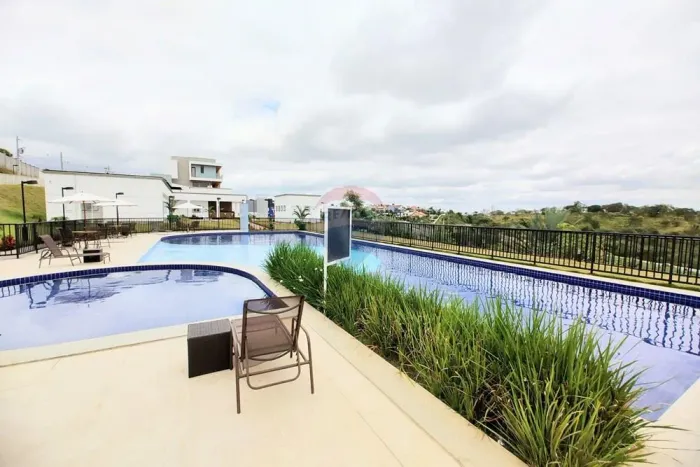 Lote em condominio fechado, com 251,28m².