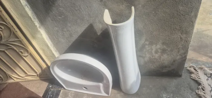 Vendo uma pia para banheiro. Pouco uso
