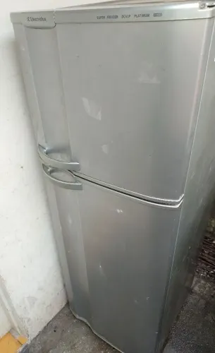 Geladeira usada mas em ótimo estado