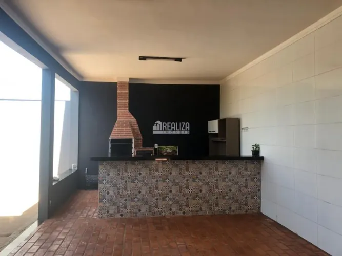 Casa à venda no bairro Vila Elza, em Aramina: 3 dormitórios, suíte, churrasqueira e garage