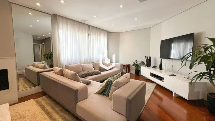 Apartamento à Venda de 172 m² com 3 Dormitórios e 2 Suítes no Condomínio East River