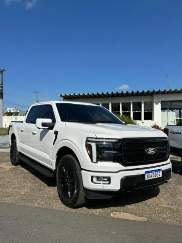 Ford F-150 Lariat Black 4X4 5.0 V8 2024