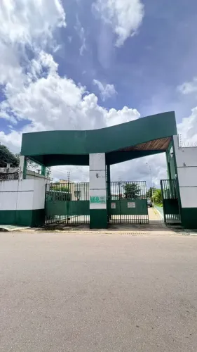 CASA NO COND. ECO INDEPENDÊNCIA 3/4 sendo uma suíte