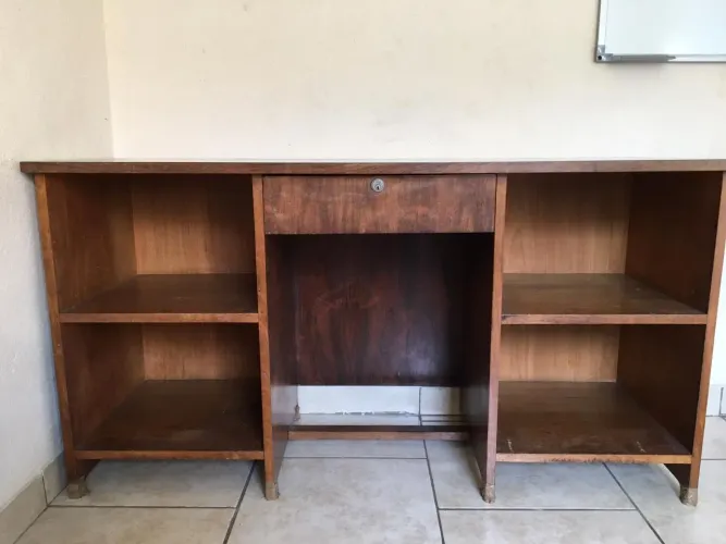 Vende-se móvel de madeira pura 