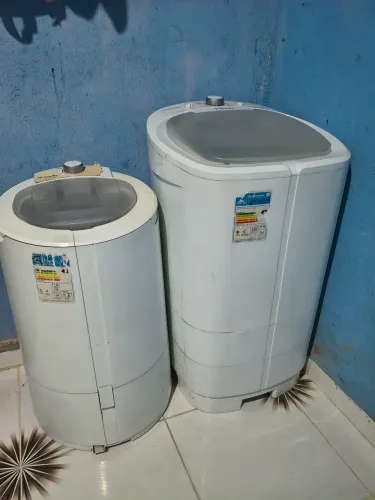Máquina de lavar e centrífuga