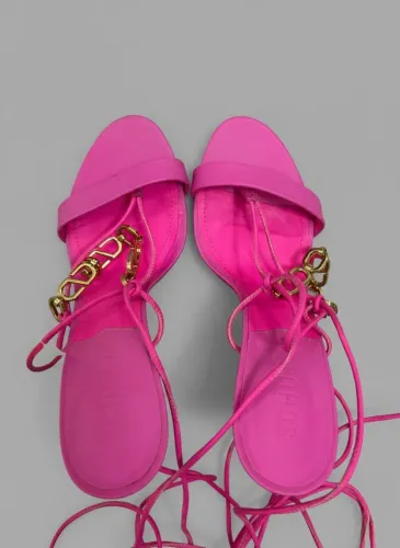 Salto rosa Schutz- leia a descrição