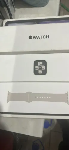 Apple Watch SE de 2ª Geração (40mm, GPS), na cor Estelar (Starlight) 