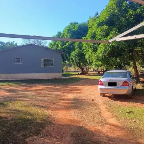 Excelente Chácara no Núcleo Rural Morumbi, de esquina com duas casas com entrada